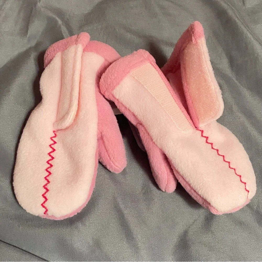 Pink mittens